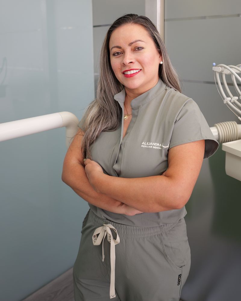Alejandra, protésica dental y auxiliar de odontología de BUKODENT en Hortaleza, Madrid