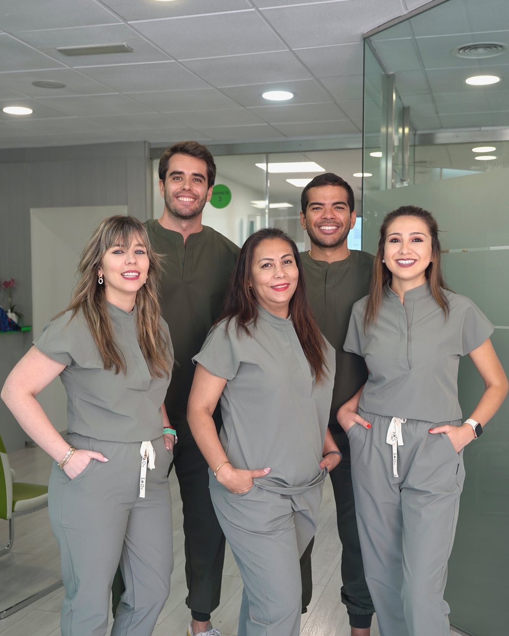 El equipo de BUKODENT en la clínica de López de Hoyos